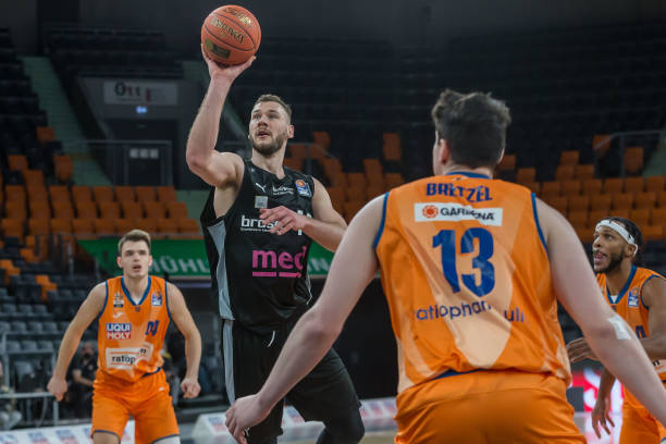 或现任主帅 或现任主帅