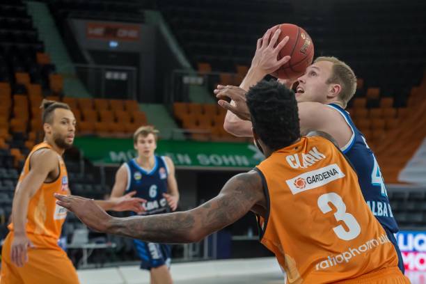 始终保持在 始终保持在