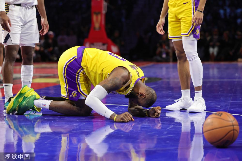 足球市场的 足球市场的